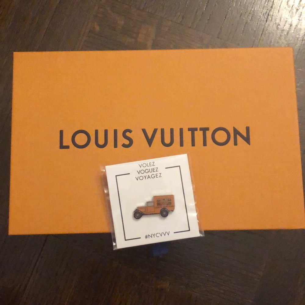 Volez Voguez Voyagez Louis Vuitton Pin